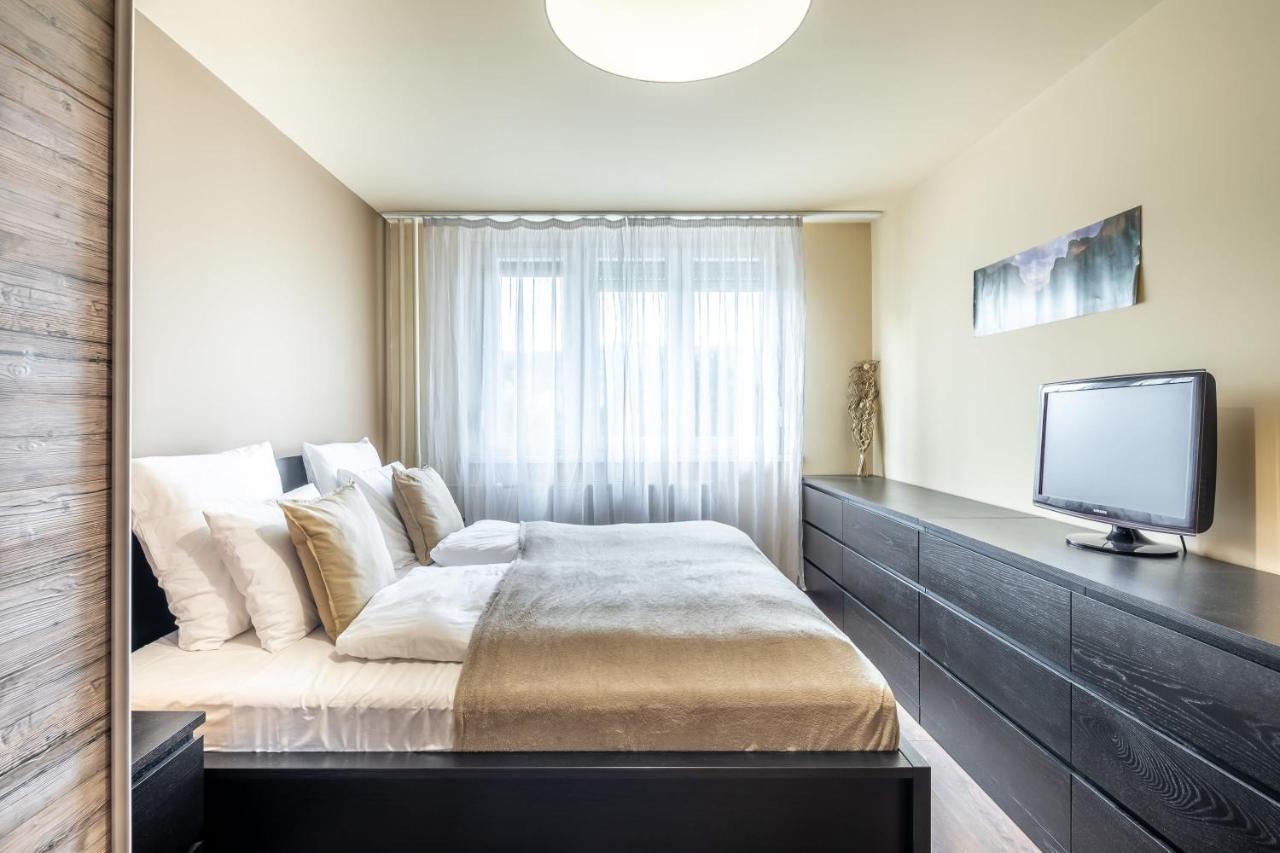Cozy Quiet Apartment With A Balcony Будапеща Екстериор снимка