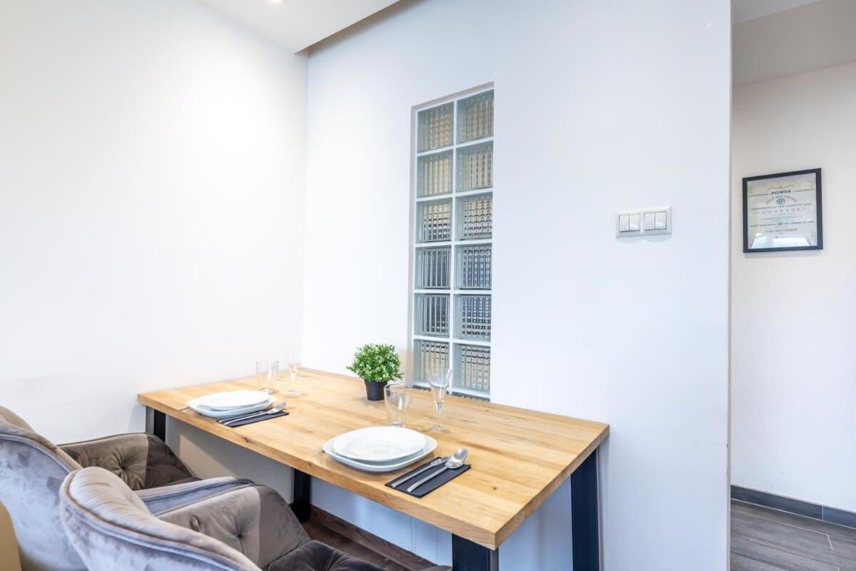 Cozy Quiet Apartment With A Balcony Будапеща Екстериор снимка