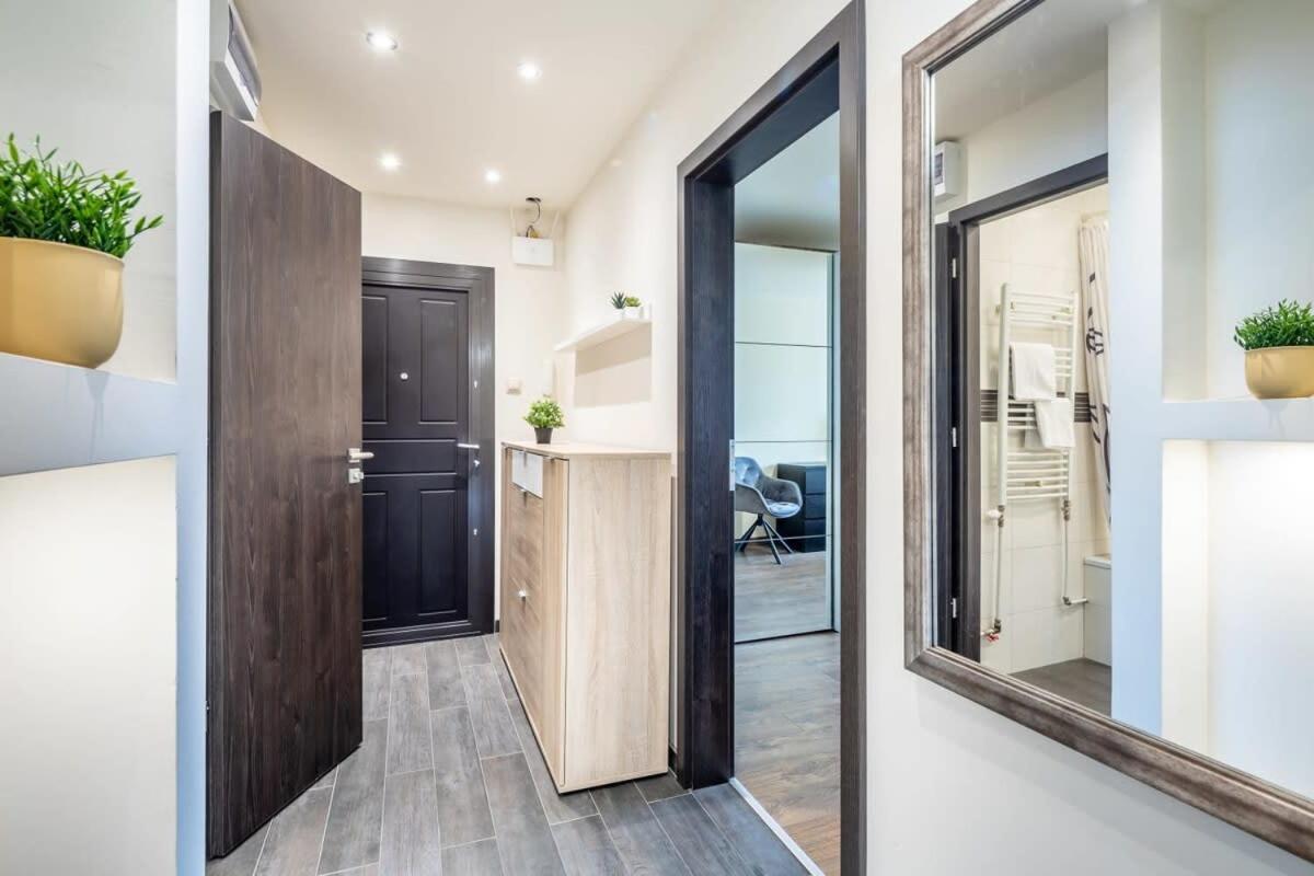 Cozy Quiet Apartment With A Balcony Будапеща Екстериор снимка