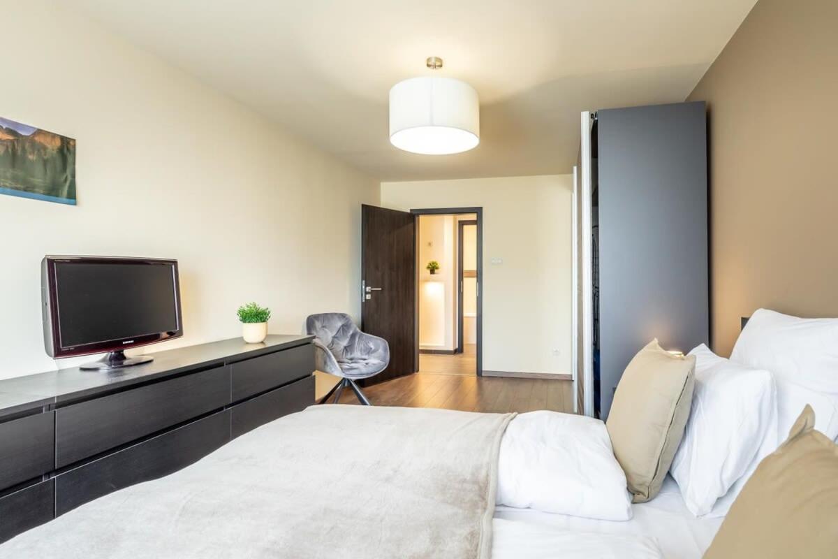 Cozy Quiet Apartment With A Balcony Будапеща Екстериор снимка