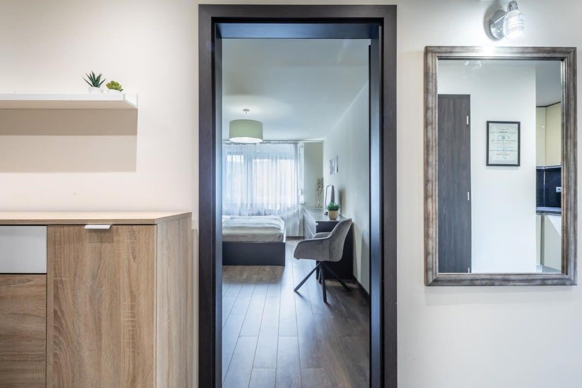 Cozy Quiet Apartment With A Balcony Будапеща Екстериор снимка