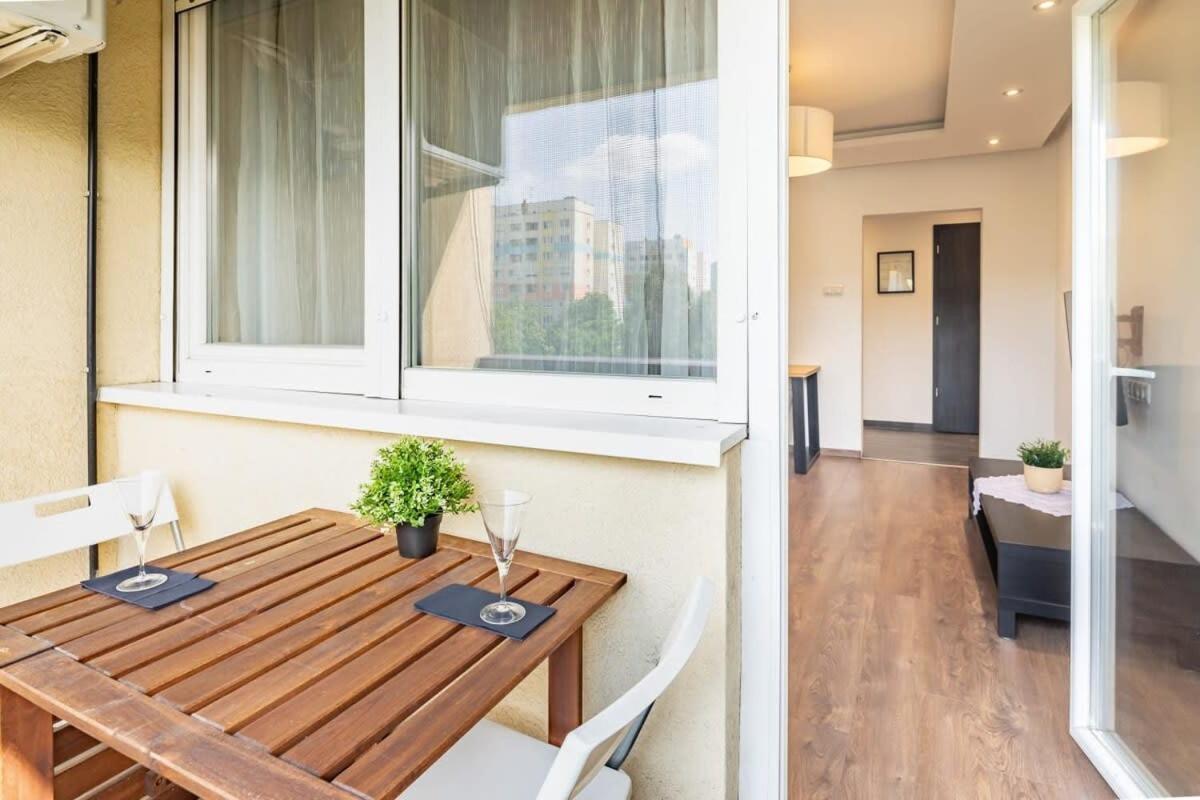 Cozy Quiet Apartment With A Balcony Будапеща Екстериор снимка