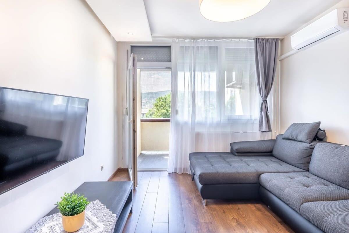 Cozy Quiet Apartment With A Balcony Будапеща Екстериор снимка