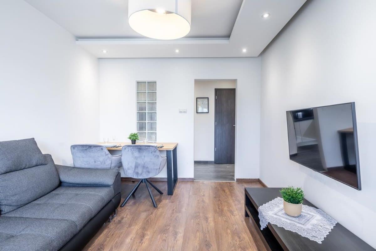 Cozy Quiet Apartment With A Balcony Будапеща Екстериор снимка