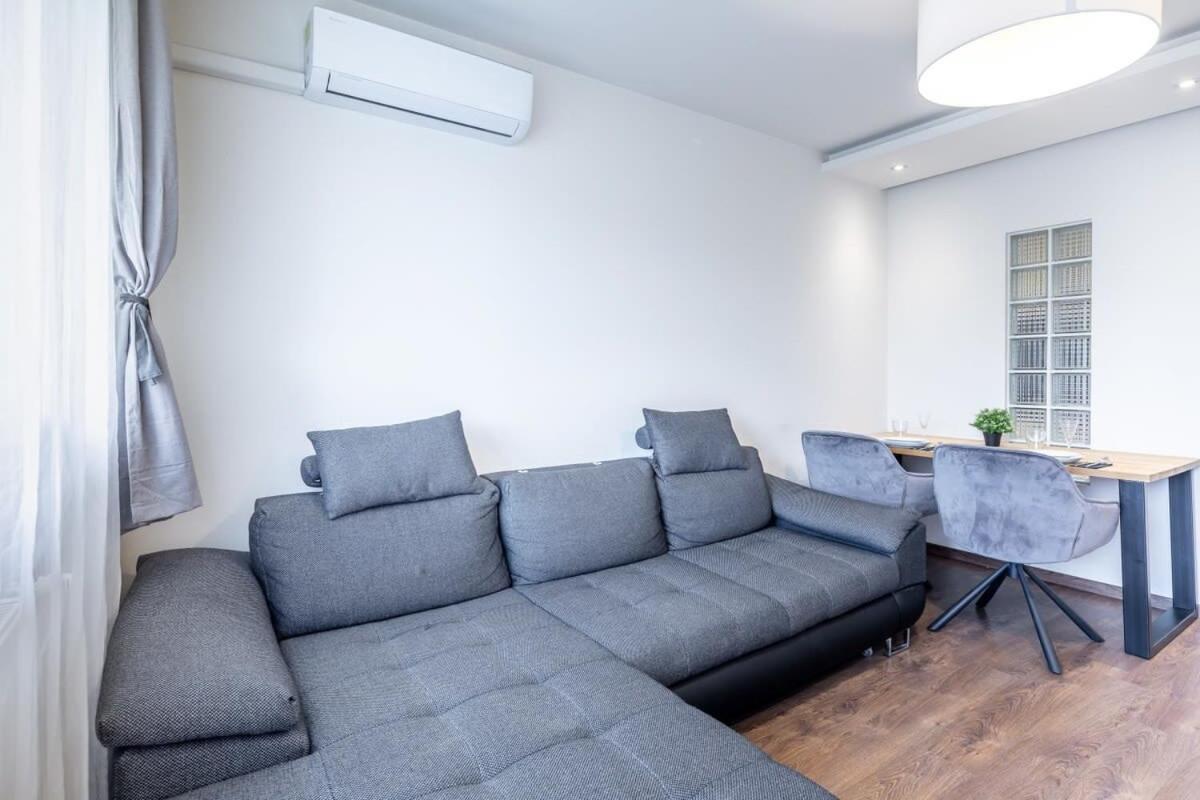 Cozy Quiet Apartment With A Balcony Будапеща Екстериор снимка
